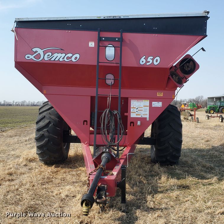 image for item DF5809 Demco 650  grain cart