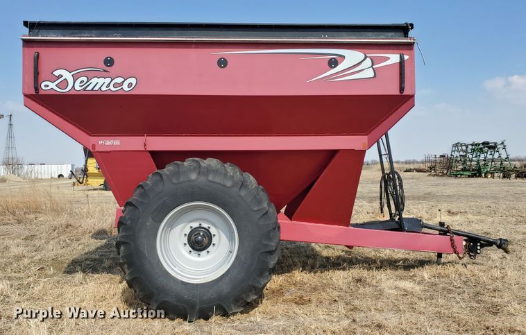 image for item DF5809 Demco 650  grain cart
