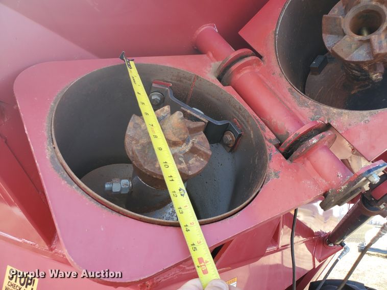 image for item DF5809 Demco 650  grain cart