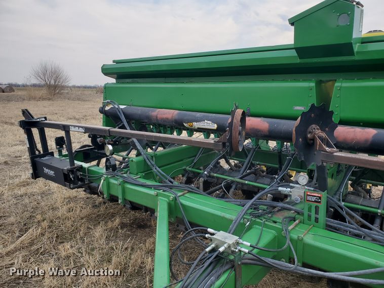 image for item DF5810 John Deere 750 no-till grain drill