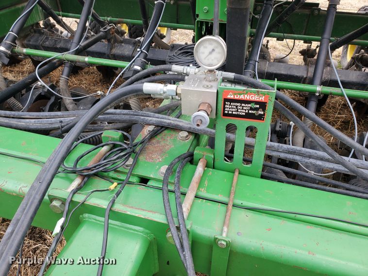 image for item DF5810 John Deere 750 no-till grain drill