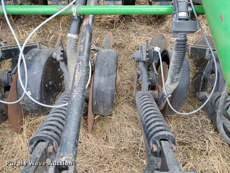 image for item DF5810 John Deere 750 no-till grain drill