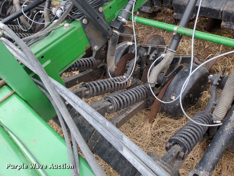 image for item DF5810 John Deere 750 no-till grain drill