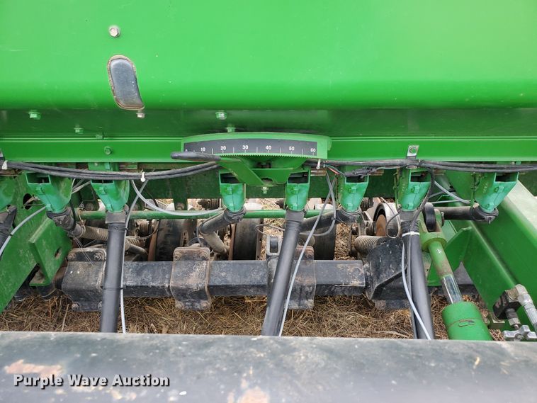 image for item DF5810 John Deere 750 no-till grain drill