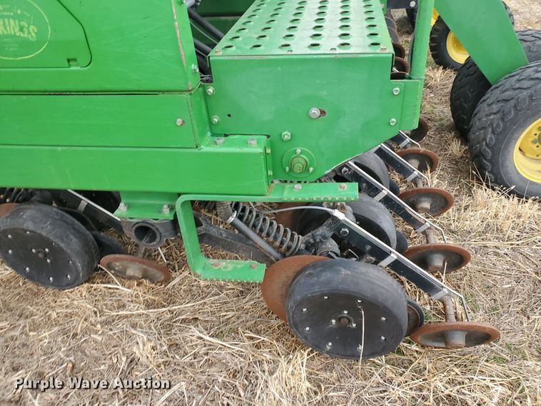 image for item DF5810 John Deere 750 no-till grain drill