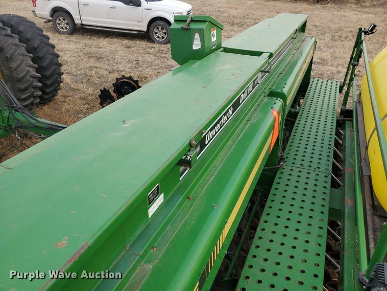 image for item DF5810 John Deere 750 no-till grain drill