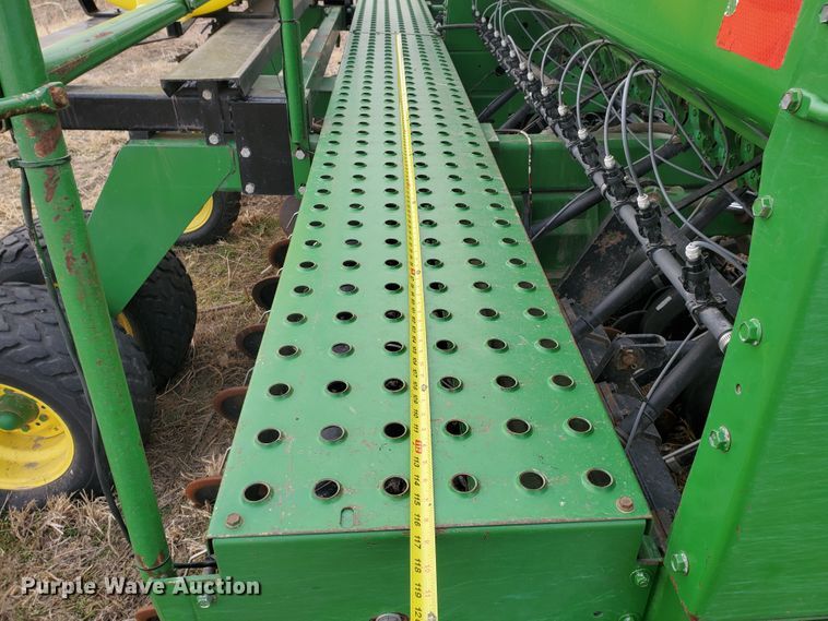 image for item DF5810 John Deere 750 no-till grain drill
