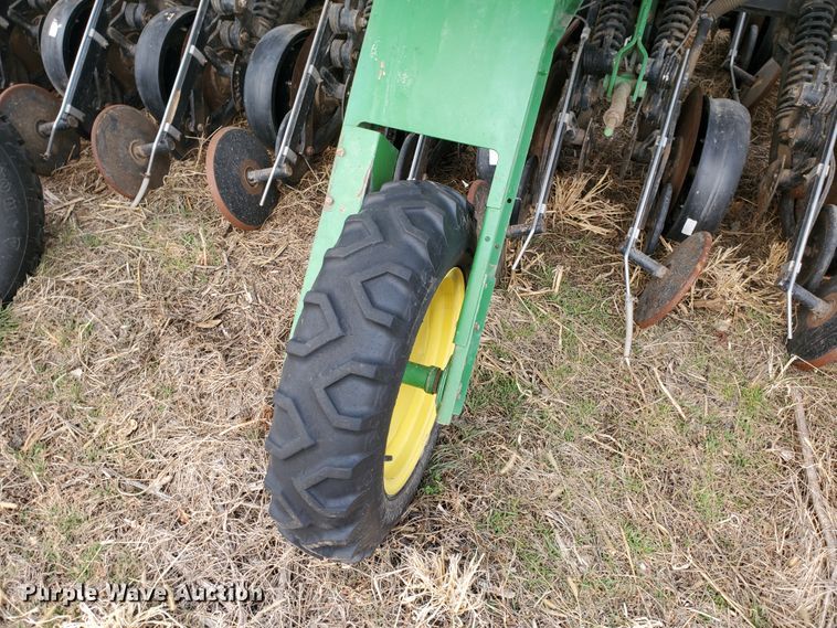 image for item DF5810 John Deere 750 no-till grain drill