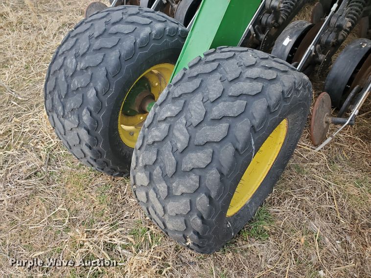 image for item DF5810 John Deere 750 no-till grain drill