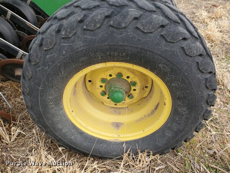 image for item DF5810 John Deere 750 no-till grain drill