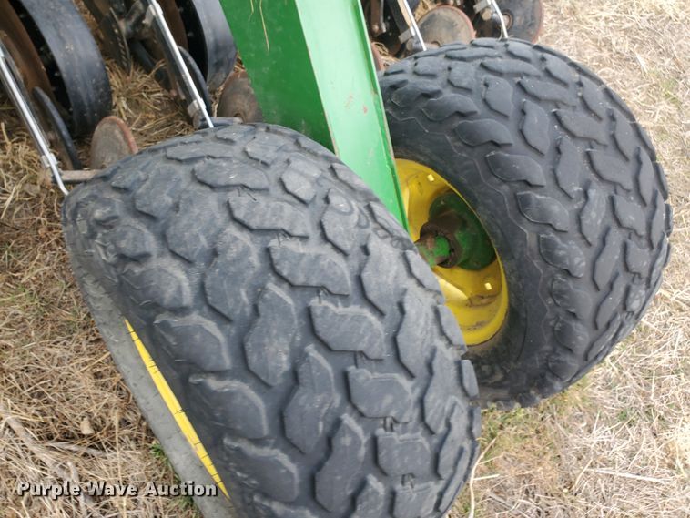 image for item DF5810 John Deere 750 no-till grain drill