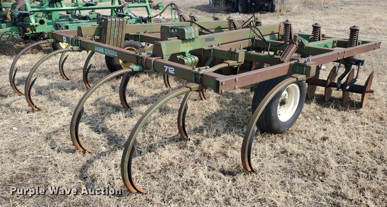 image for item DF5811 John Deere 712  disk ripper