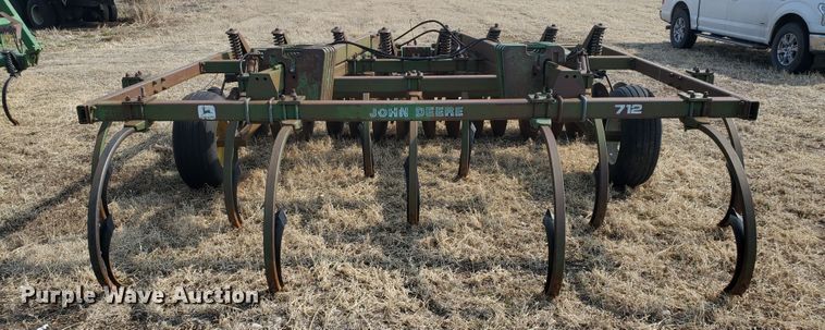 image for item DF5811 John Deere 712  disk ripper