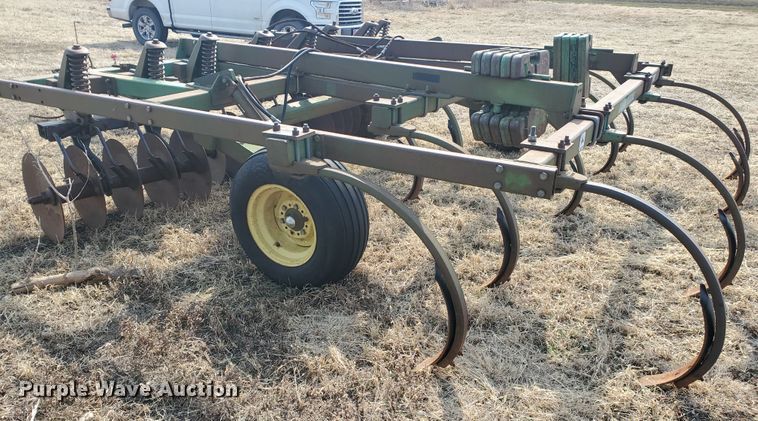 image for item DF5811 John Deere 712  disk ripper