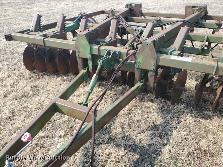image for item DF5811 John Deere 712  disk ripper