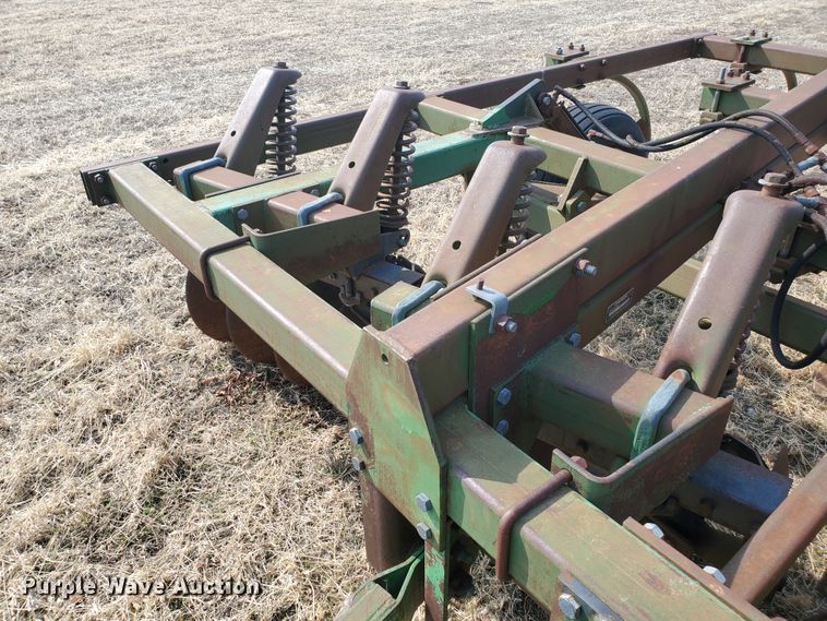image for item DF5811 John Deere 712  disk ripper