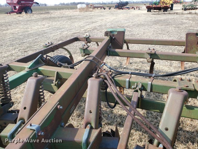 image for item DF5811 John Deere 712  disk ripper