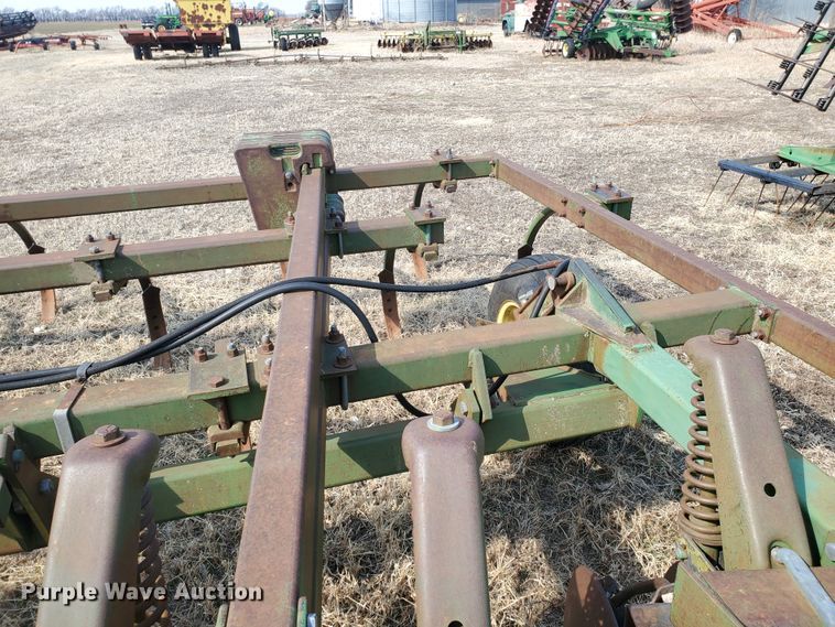 image for item DF5811 John Deere 712  disk ripper