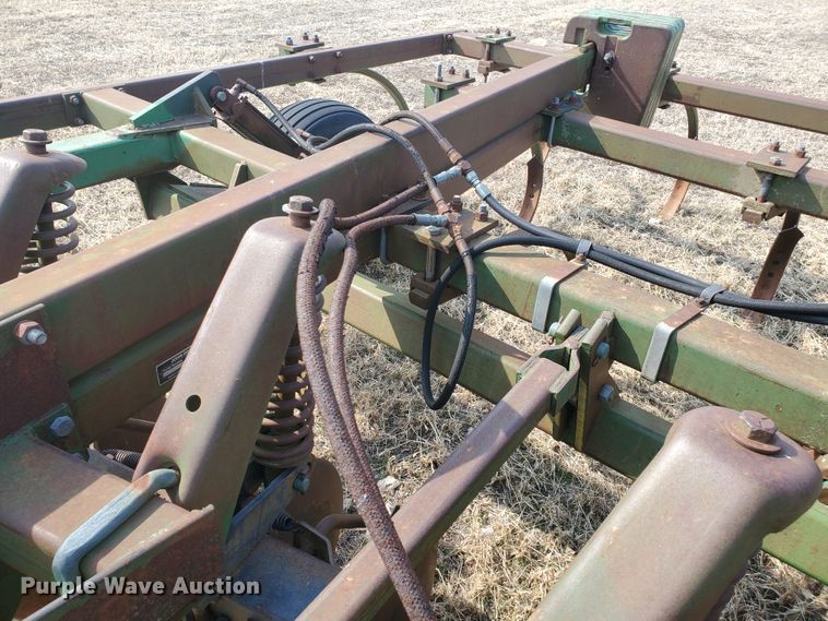 image for item DF5811 John Deere 712  disk ripper