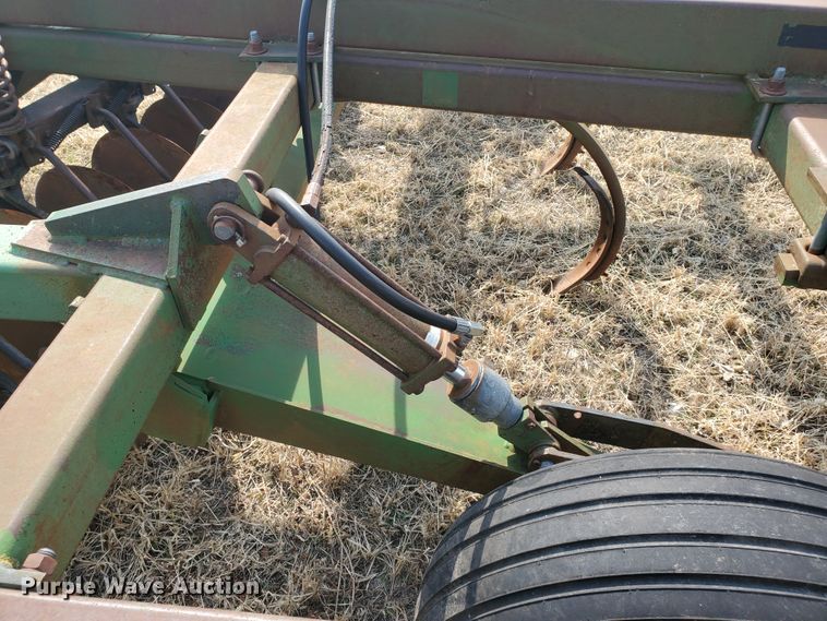 image for item DF5811 John Deere 712  disk ripper