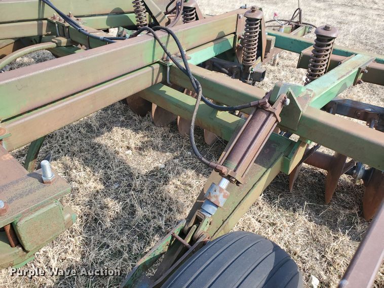 image for item DF5811 John Deere 712  disk ripper