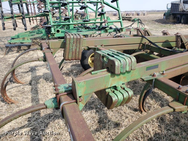image for item DF5811 John Deere 712  disk ripper