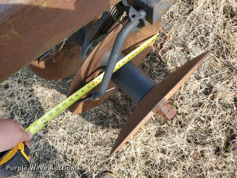 image for item DF5811 John Deere 712  disk ripper