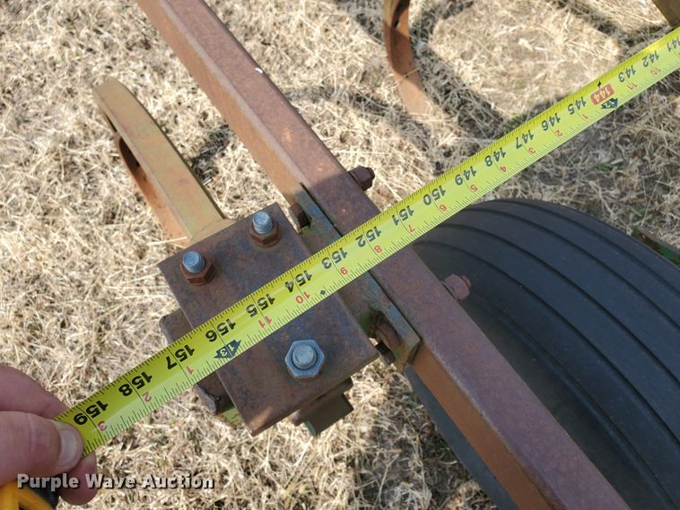 image for item DF5811 John Deere 712  disk ripper