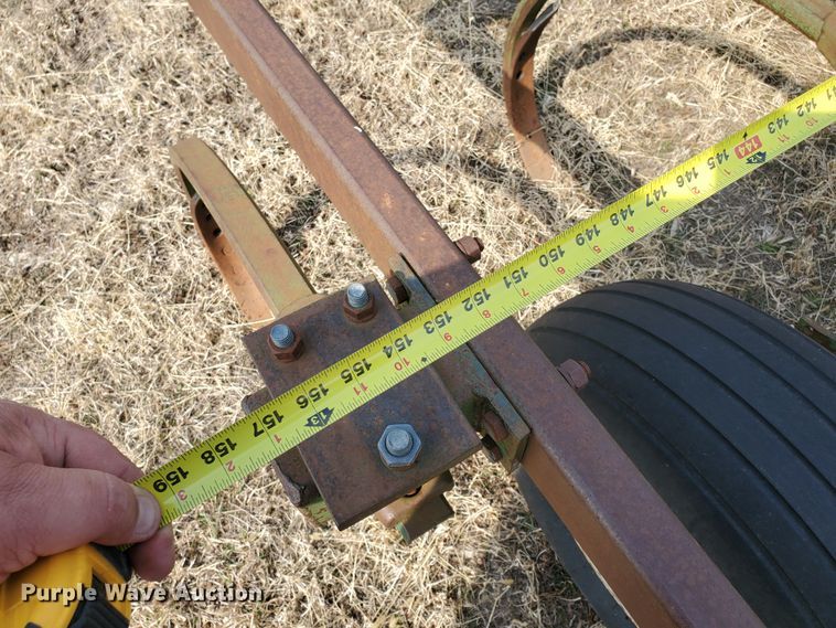 image for item DF5811 John Deere 712  disk ripper