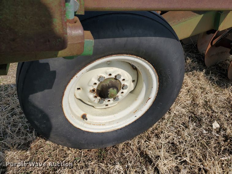 image for item DF5811 John Deere 712  disk ripper