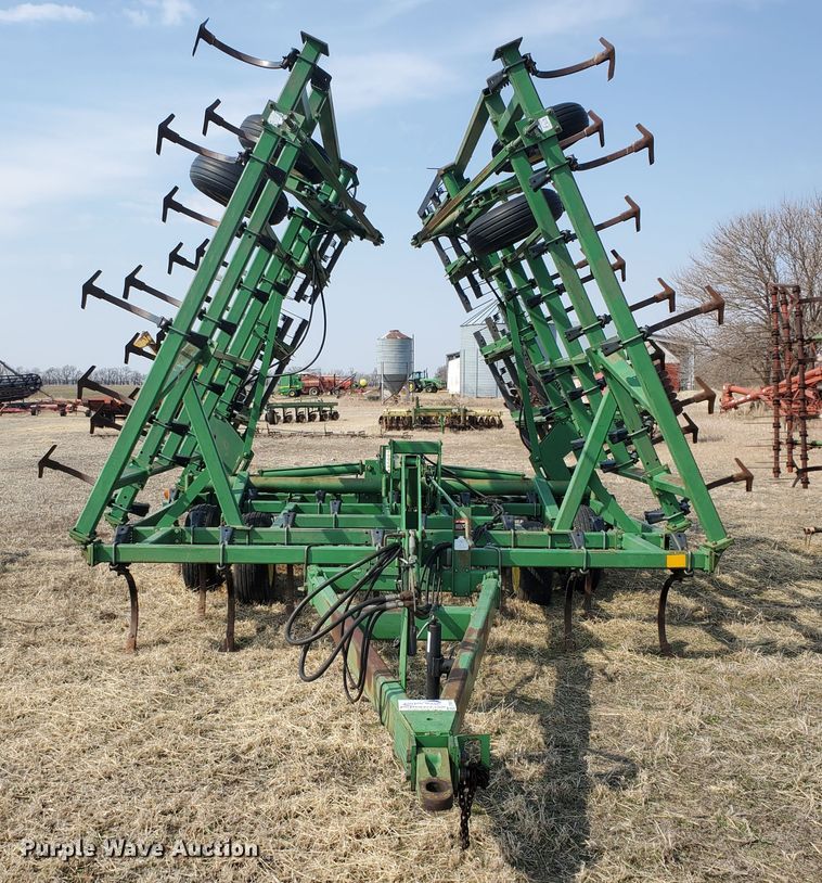 image for item DF5812 John Deere 980  field cultivator
