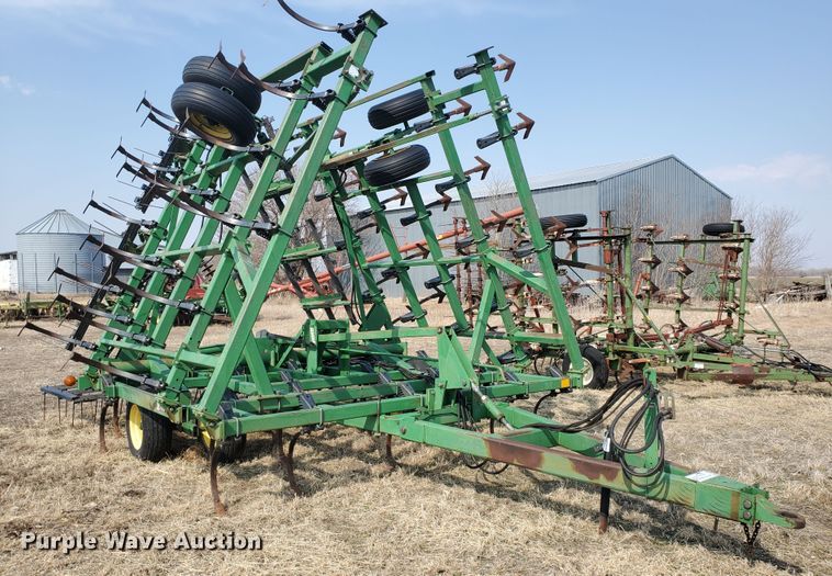 image for item DF5812 John Deere 980  field cultivator