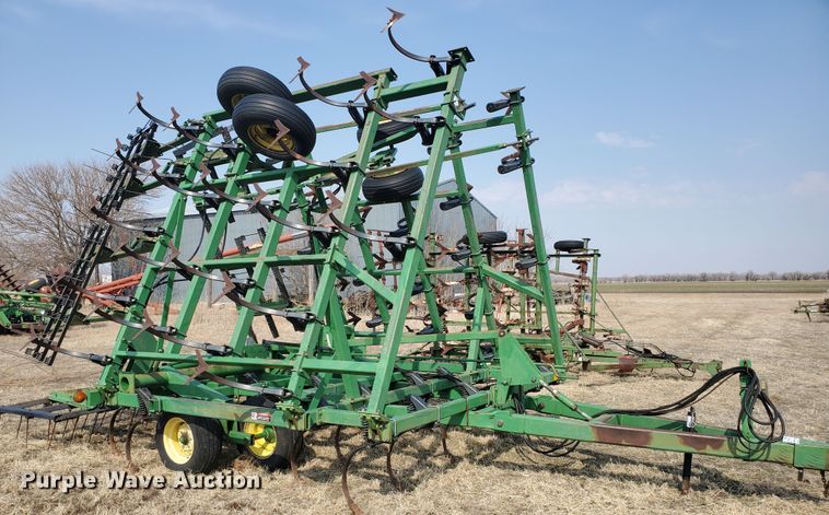 image for item DF5812 John Deere 980  field cultivator