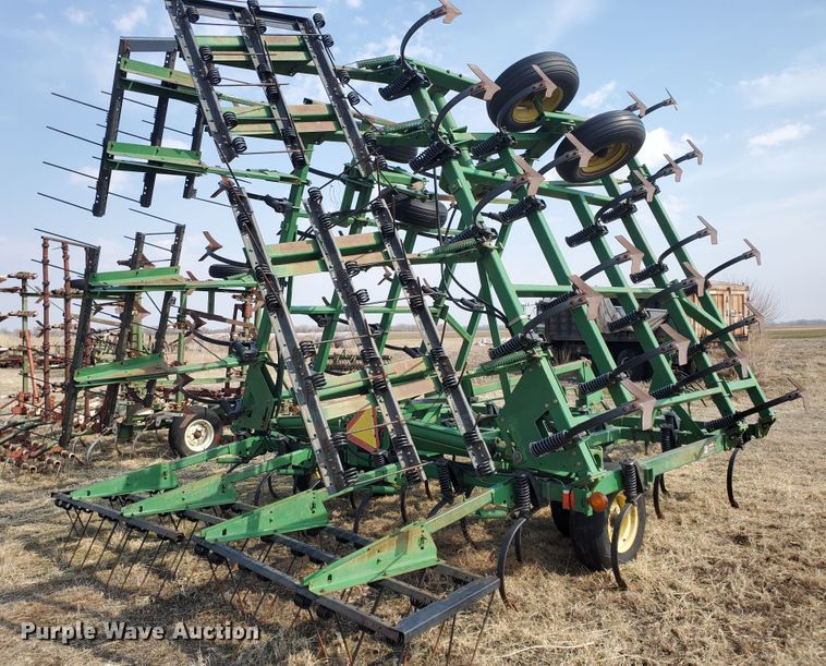 image for item DF5812 John Deere 980  field cultivator