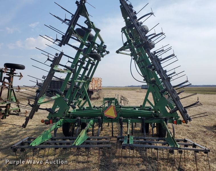 image for item DF5812 John Deere 980  field cultivator