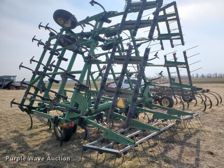 image for item DF5812 John Deere 980  field cultivator
