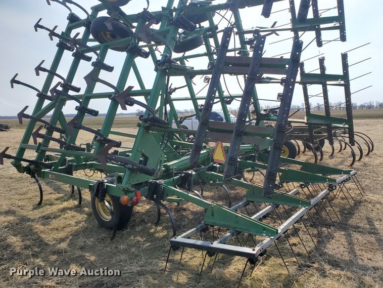 image for item DF5812 John Deere 980  field cultivator