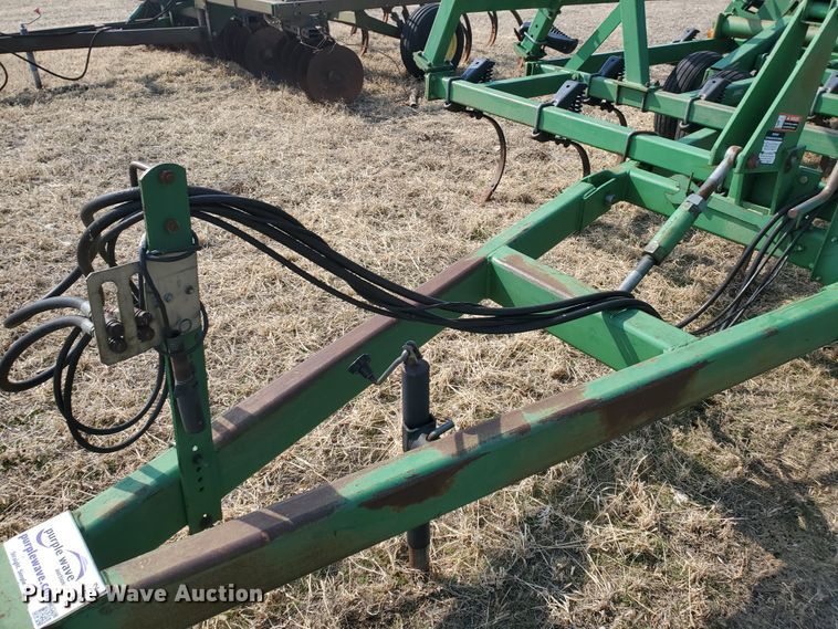 image for item DF5812 John Deere 980  field cultivator