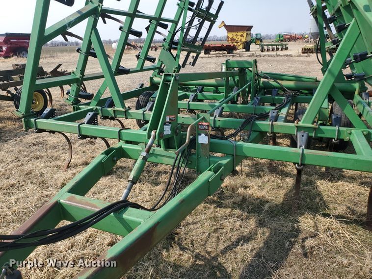 image for item DF5812 John Deere 980  field cultivator