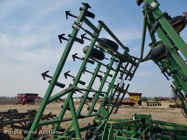 image for item DF5812 John Deere 980  field cultivator