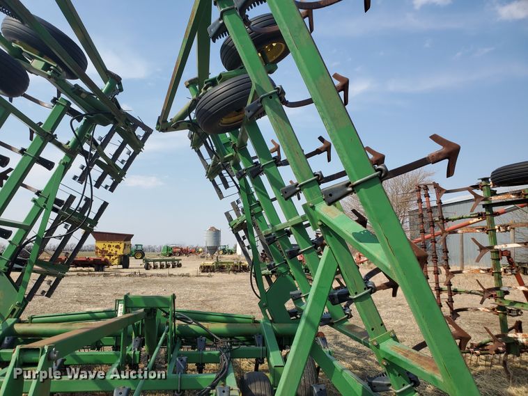 image for item DF5812 John Deere 980  field cultivator