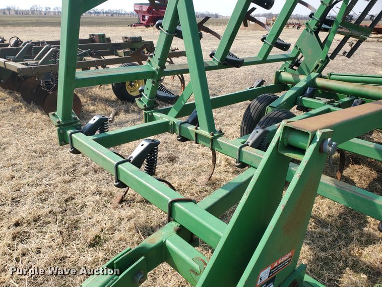 image for item DF5812 John Deere 980  field cultivator