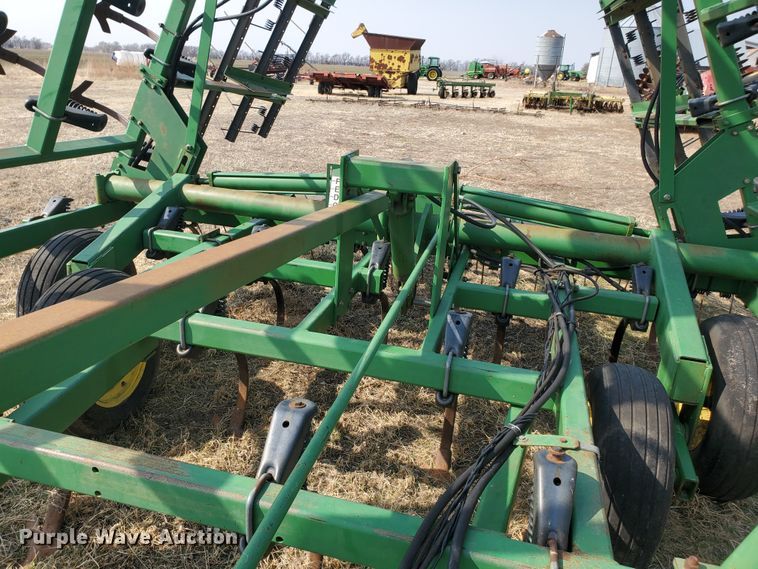 image for item DF5812 John Deere 980  field cultivator