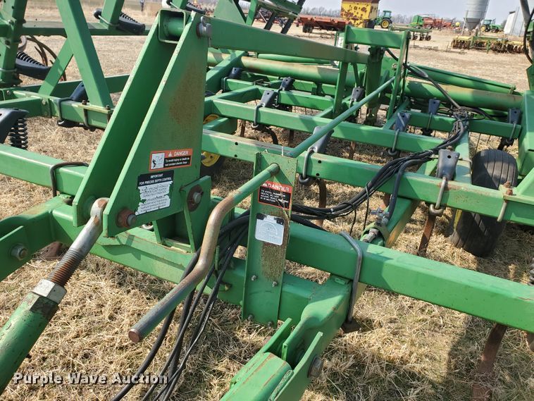 image for item DF5812 John Deere 980  field cultivator