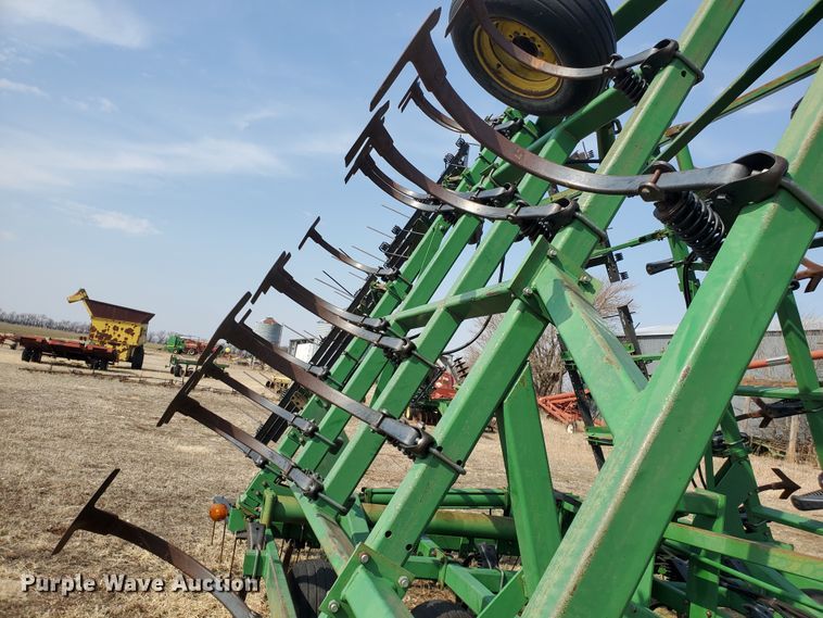 image for item DF5812 John Deere 980  field cultivator