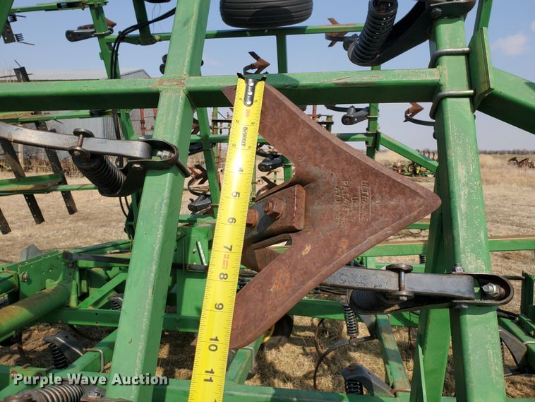 image for item DF5812 John Deere 980  field cultivator