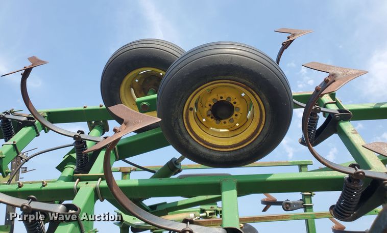 image for item DF5812 John Deere 980  field cultivator