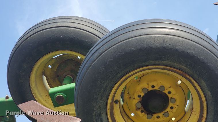 image for item DF5812 John Deere 980  field cultivator