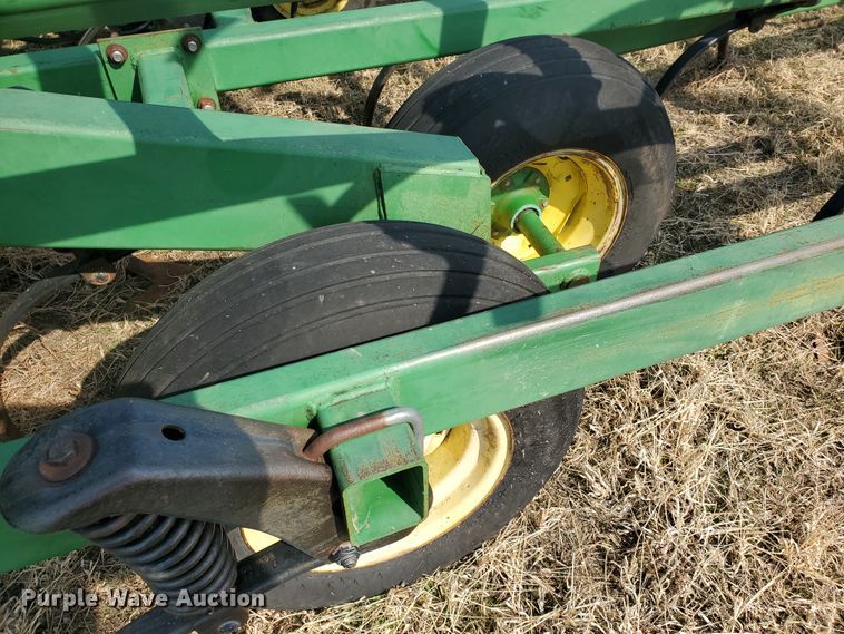 image for item DF5812 John Deere 980  field cultivator