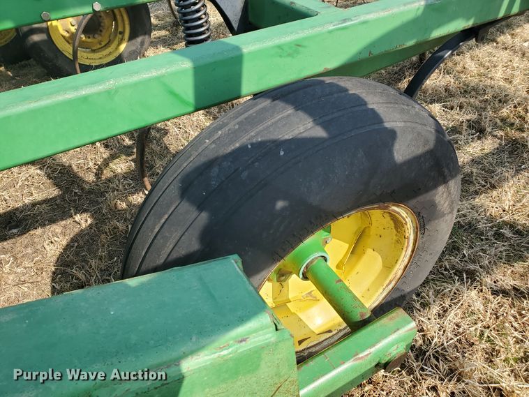 image for item DF5812 John Deere 980  field cultivator